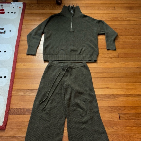 Sweater set - Picture 1 of 5